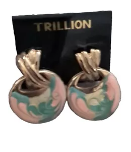 Vintage 80s Retro Enamel Swirl Trillion Earrings - Tone Gold - 1.75" - Picture 1 of 4