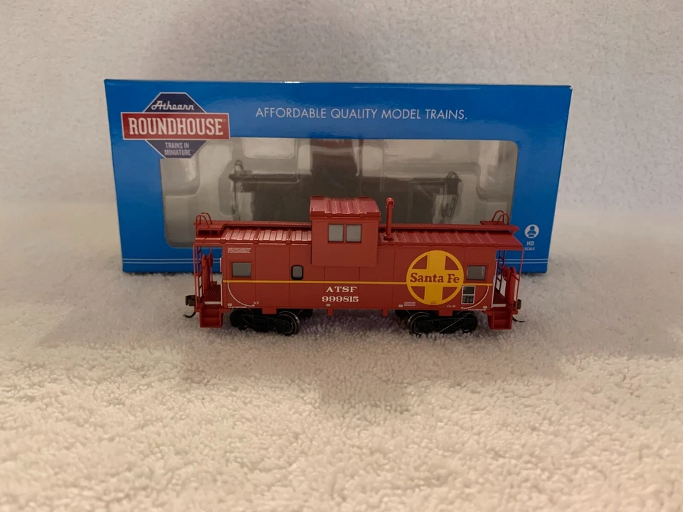 Athearn/Roundhouse #RND87915 HO Scale Santa Fe Wide Vision Caboose #999815 - Image 1 of 4