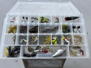 VTG Lot Crankbait Fishing Lures Case - Picture 1 of 7