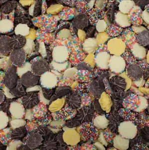 Choc Buds Mixture 1KG BULK BAG Mixed Whirls Caramel, White, Milk, Freckles - Picture 1 of 1