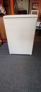 Vintage Ivory Cream Woven Laundry Basket Hamper MCM PADDED LID SEAT EXCELLENT - Picture 1 of 13