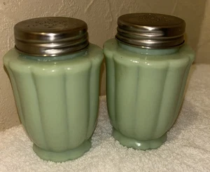 The Pioneer Woman Jade Timeless Beauty Salt And Pepper Shakers - Picture 1 of 3