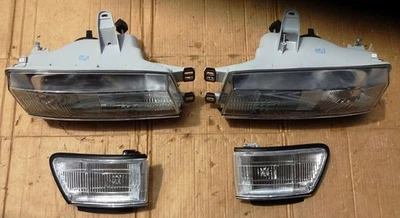 TOYOTA COROLLA AE92 EE90 LIFTBACK 89-92 COPPIA FARI CON LUCI ANGOLARI NUOVI - Immagine 1 di 4