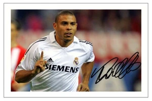 RONALDO REAL MADRID FIRMADO AUTÓGRAFO FOTO IMPRESO FÚTBOL - Imagen 1 de 1