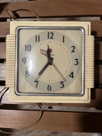 VINTAGE YELLOW GENERAL ELECTRIC TELECHRON RED DOT RETRO WALL CLOCK Cover
