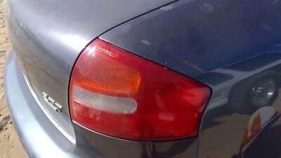 Luz trasera derecha Audi A6 2002 2003 2004 pasajero lámpara de freno OEM sedán trasero Foto 1 de 4
