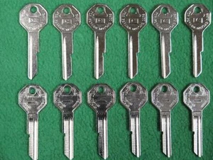 12 68 KEY BLANK DOOR LOCK STARTING IGNITION CODE C CHEVROLET PONTIAC BUICK OLDS - Foto 1 di 1