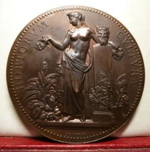 1896 rare french ART NOUVEAU MEDAL by BORREL 68mm Horticulture Nudes porcelaine - Picture 1 of 3