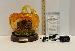 Thomas Kinkade "Reflections Of A Harvest Season" beleuchteter Kunstglaskürbis. - Bild 1 von 10