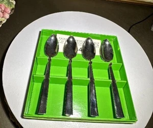 Oneida Deluxe Stainless Serrated Citrus Spoon Set Of 4 In Box Spoons 5 3/4” Long - Picture 1 of 4