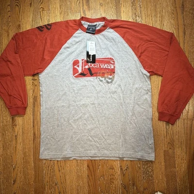 Camisa Rocawear Para Hombre Grande Gris Roja Manga Larga Gráfico Raglán 99 Logo Nueva Foto 1 de 4