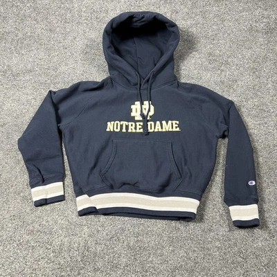 Sudadera con capucha Notre Dame Fighting Irish para mujer corta pequeña azul marino campeón de fútbol americano de la NCAA Foto 1 de 4