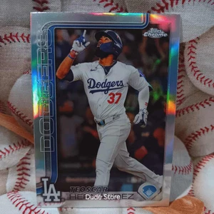2025 Topps Chrome Refractor - Teoscar Hernandez #128 - Los Angeles Dodgers - Picture 1 of 2
