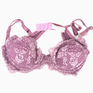 Sujetador push up acolchado con alambre púrpura de encaje floral Victoria Secret talla 34 A - Imagen 1 de 4