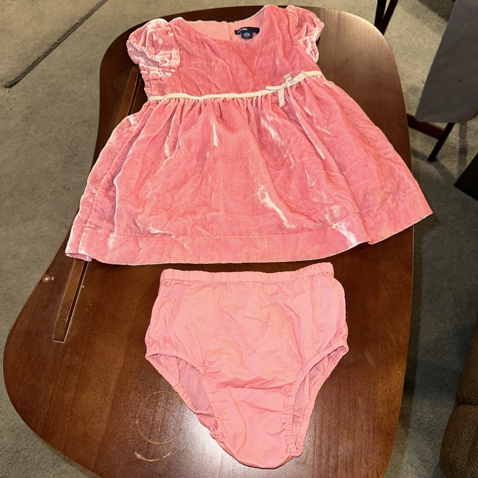 Vestido GAP Niños Rosa Algodón Terciopelo 12-18mo Banda Dorada Botón Espalda Forrado con Ropa Interior Foto 1 de 4