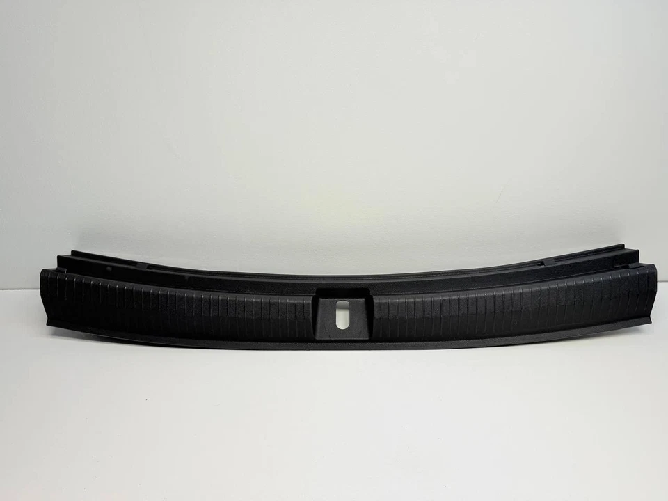 VOLKSWAGEN TIGUAN 2018-2024 MALETERO PESTILLO BLOQUEO UMBRAL PLACA RASGUÑO MOLDURA CUBIERTA OEM Foto 1 de 4