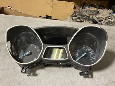 Cuadro de instrumentos velocímetro Ford Focus 2015-2015 indicadores daños leves Foto 1 de 4