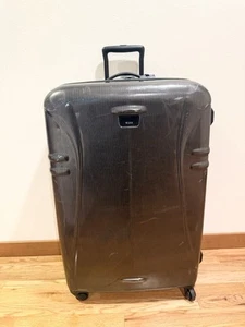 Maleta de equipaje Tumi mediana de viaje negra 28 x 19 x 12 - Imagen 1 de 18