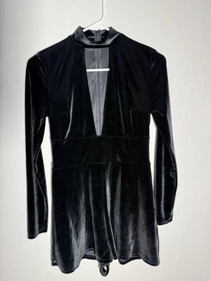 Gargantilla para mujer EXPRESS terciopelo terciopelo manga larga negro mameluco talla pequeña Foto 1 de 4