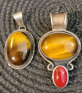 2 Vintage Anhänger Sterlingsilber und Tigerauge und rote Koralle - Bild 1 von 11