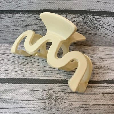 Hair Claw Clip Large 4” Creme Color Matte Healthy Hair 90’s Crab Curve Nonslip - Image 1 of 4