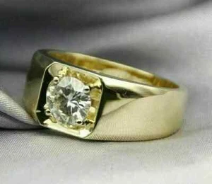 Anello Uomo 1 Ct Taglio Tondo Certificato IGI Diamante Coltivato in Laboratorio Placcato Oro Giallo 14K - Foto 1 di 23