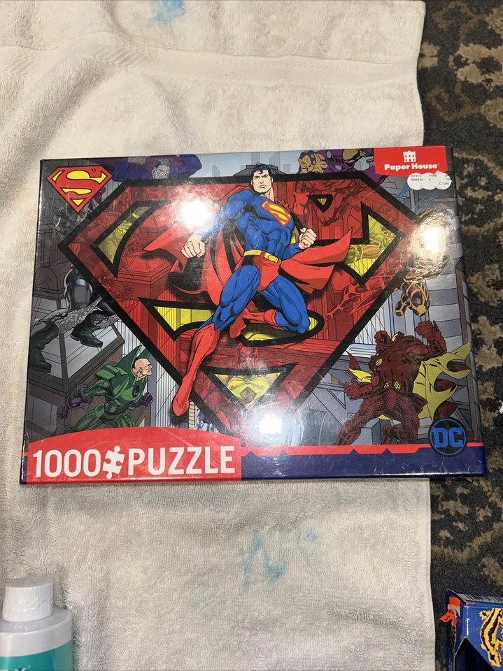 Rompecabezas de casa de papel sellado de 1000 piezas Superman y villanos Foto 1 de 1