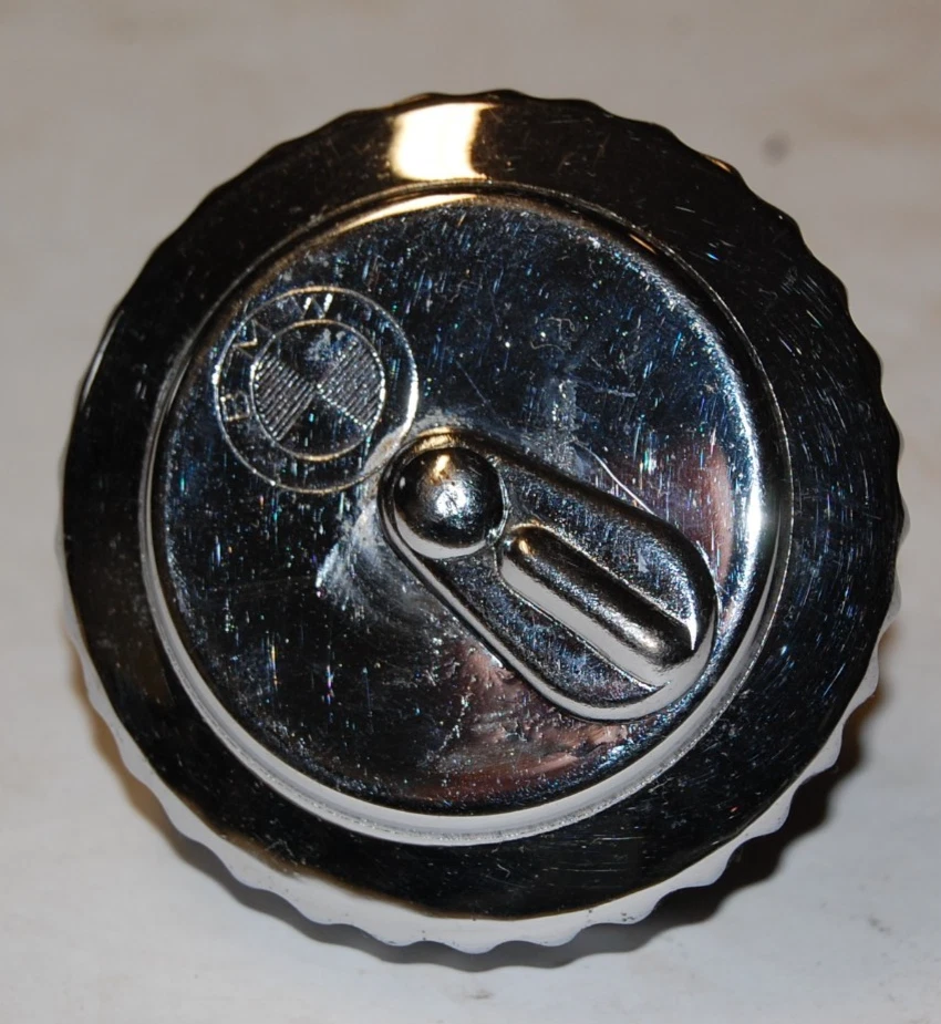 Tapa del tanque de combustible gasolina BMW 1800 2000tii 2002 2002ti 2800 2800CS OEM cromado Foto 1 de 4