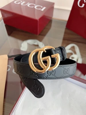 Nuevo Cinturón Para Mujer Gucci Cuero de becerro Negro GG Repujado Dorado GG Hebilla 3.0 cm Foto 1 de 4