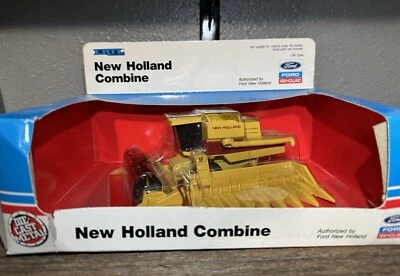 Ertl New Holland Combine 1/64 Diecast Farm Toy New In Box - Image 1 of 3