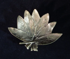 Vintage Virginia Metal Crafters 3-49 Brass Sage Leaf Dish- 1948 ~ 4 3/8 x 5 3/8 - Picture 1 of 7