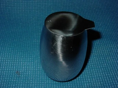 BODUM C. JORGENSEN CREMA INOXIDABLE CON TAPA DISEÑO MODERNO JARRA DISPENSADORA DE LÍQUIDOS Foto 1 de 4