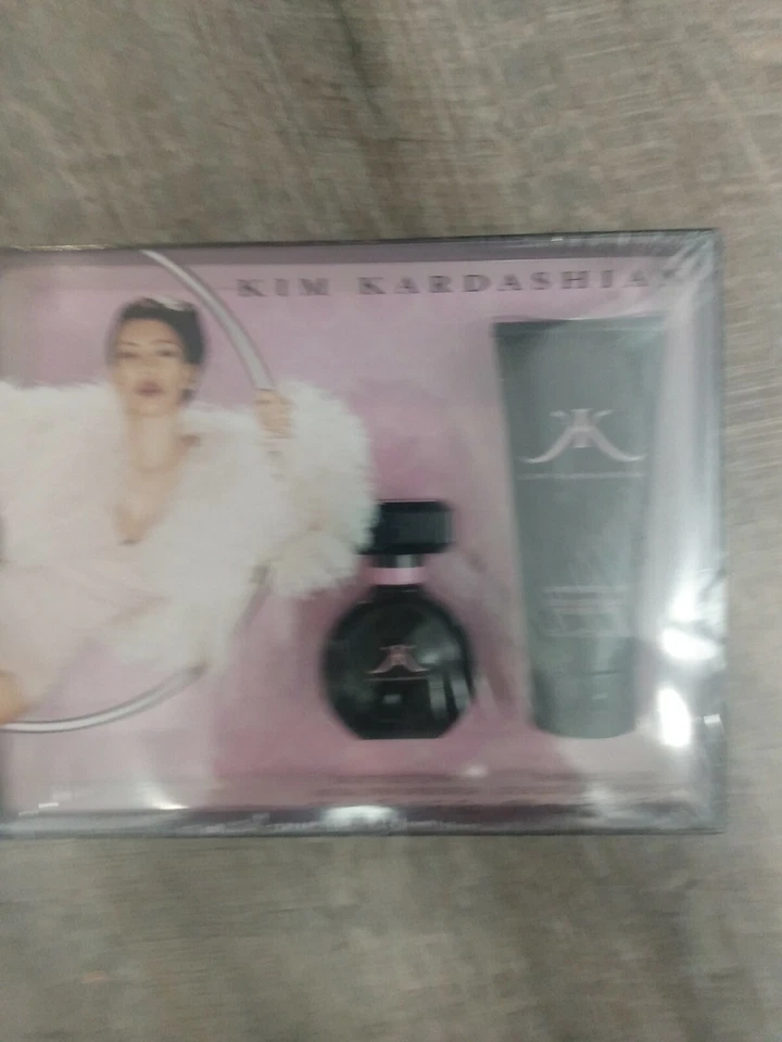 Kim Kardashian Eau De Toilette Spray Spray Natural Vaporizador 1.0 Fl. Oz Foto 1 de 4