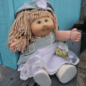 Cabbage Patch Kids (Sydney Samantha) Born Oct. 23rd Green Eyes Blonde Hair TRU - Picture 1 of 24