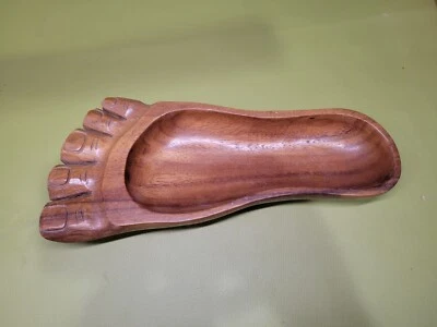 PLATO DE PIE DE MADERA TALLADO MONKEYPOD VINTAGE - 11 PULGADAS Foto 1 de 4