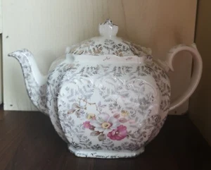 Sadler Teapot large cube Cream With Gold Leaves & Blossoms Vintage ***Shows Wear - Picture 1 of 14