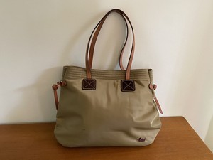 dooney and bourke beige handbolsa
