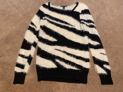 Suéter suéter mediano con estampado de cebra de piel sintética difusa negro blanco INC para mujer Foto 1 de 4