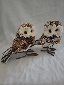 Par de búhos piña nueva con etiquetas Macy's Holiday Lane rústico, decoración de cabina ramita cola - Imagen 1 de 14