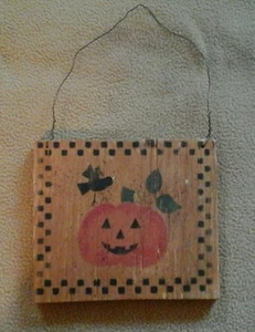 WOODEN PUMPKIN/HALLOWEEN PLAQUE  - Picture 1 of 3