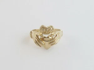 14k yellow gold Irish Claddagh Ring - Picture 1 of 7
