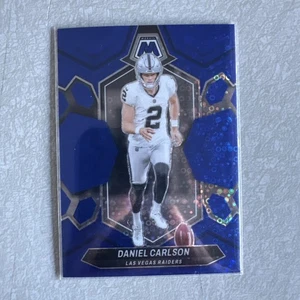 2024 Panini Mosaic - Daniel Carlson #119 Blue Scope Mosaic Prizm /75 - Bild 1 von 2