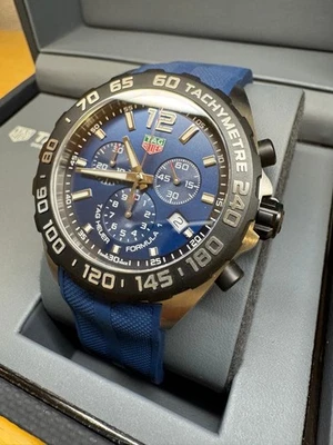Reloj cronógrafo TAG Heuer Formula 1 correa de goma azul mediano usado Foto 1 de 4