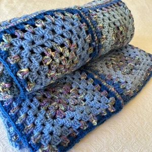 Vintage Handarbeit gehäkelt Granny Square blau afghanische Decke 35x82" - Bild 1 von 20