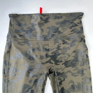 Spanx Legging Women Large Camo Stretch Mid Rise 27x27 Capri Essential Gym Core + - Picture 1 of 13