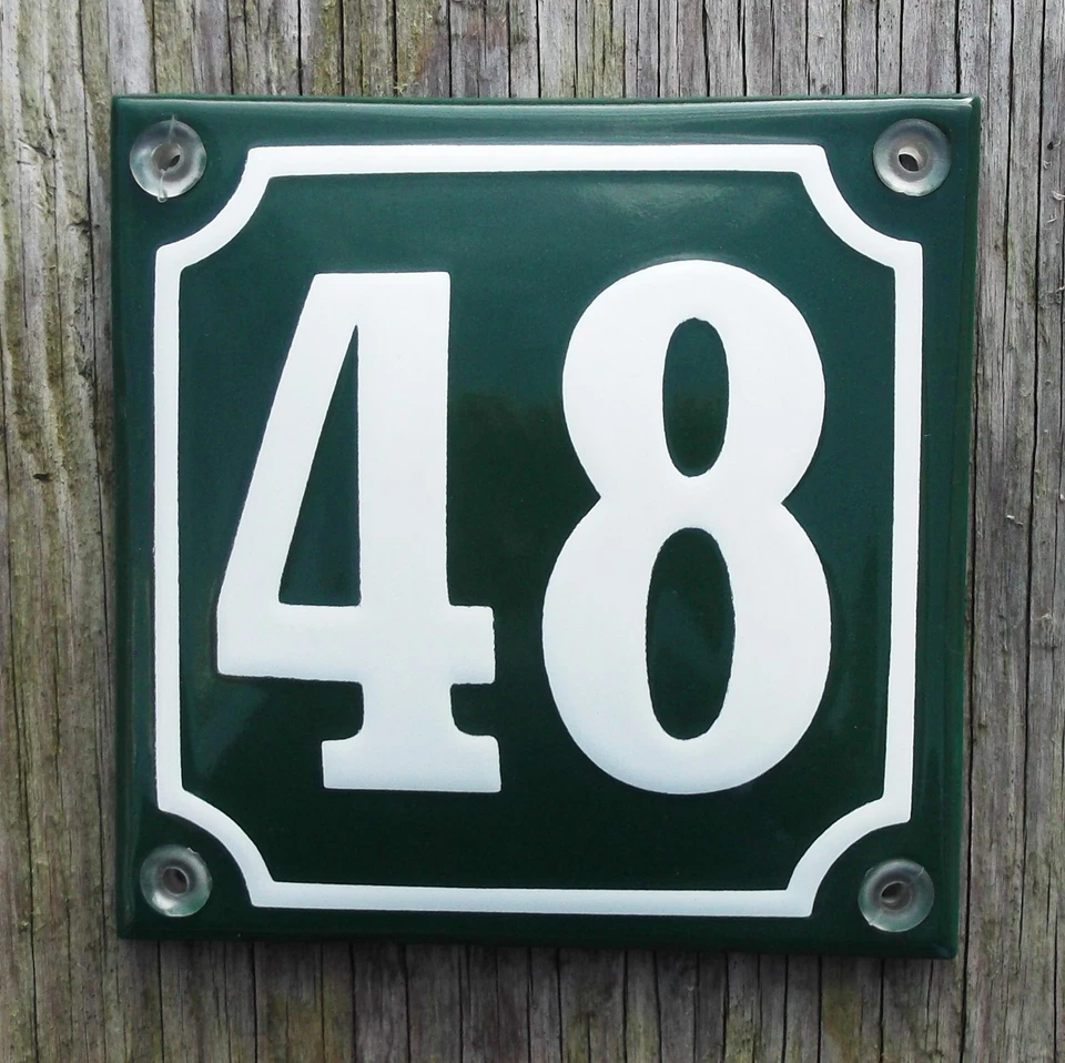 HOUSE NUMBER 48 CLASSIC ENAMEL SIGN. CREAM No.48 ON A GREEN BACKGROUND. 10x10cm. - Image 1 of 1