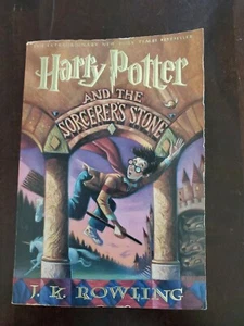 Harry Potter: Harry Potter and the Sorcerer's Stone 1 by J. K. Rowling 1999 - Imagen 1 de 4