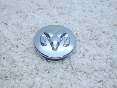 DODGE CARAVAN, CHALLENGE, CARGADOR, TAPA CENTRAL DE RUEDA NITRO OEM 04895900AA #2B-10 Foto 1 de 2