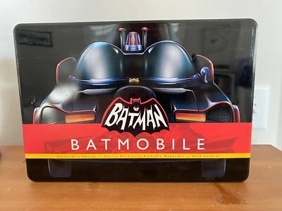 POLAR LIGHTS 2010 Batmobile Classic Collector Ed 1/32 Model Kit New in Tin - Image 1 of 3