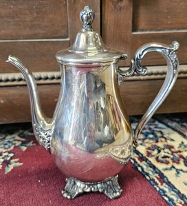 VINTAGE WM Rogers Silver Co Tea Pot/Coffee Pot Silver Plated Victorian Rose - Picture 1 of 8